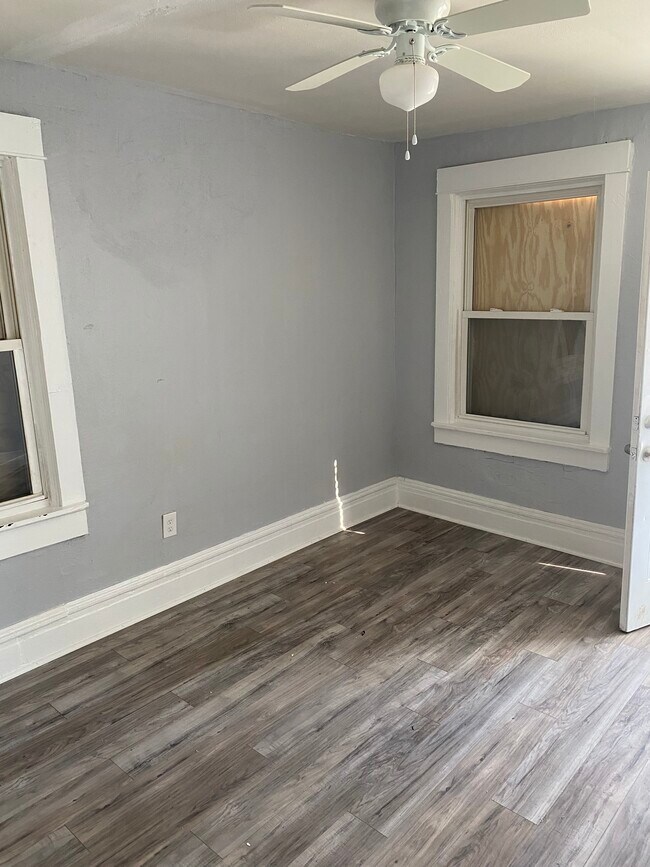 Building Photo - 1523 Angelrodt St