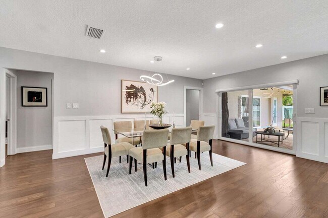 Building Photo - 5660 Golfway Dr