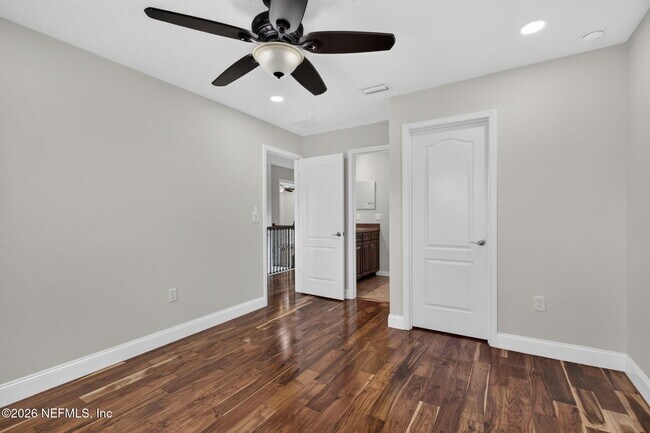 Building Photo - 127 Rockcreek Dr