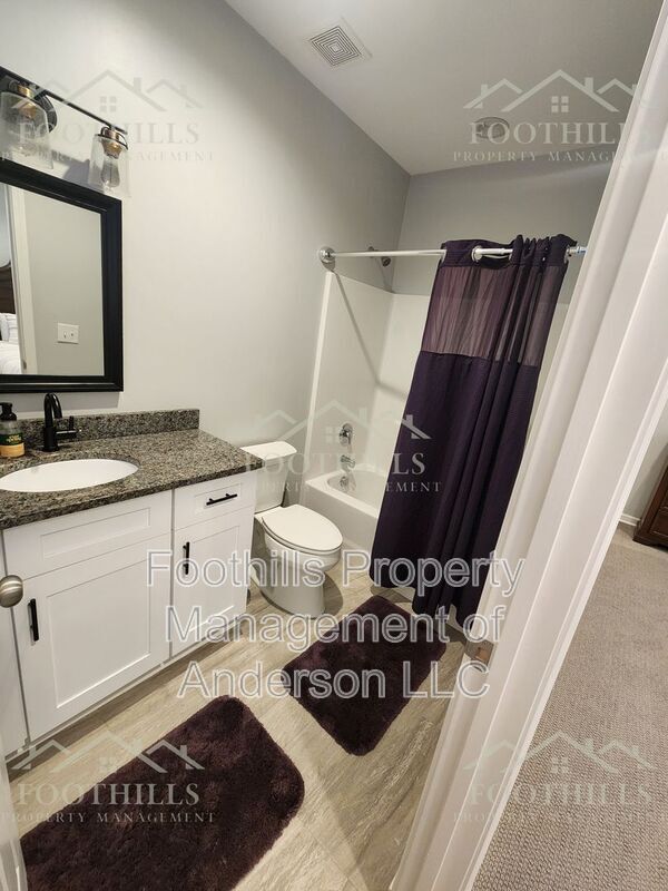 Building Photo - 214 N Main St