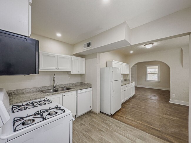 Building Photo - Welcome home!