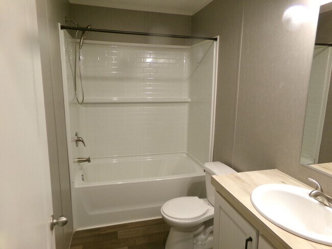 Building Photo - Country Living