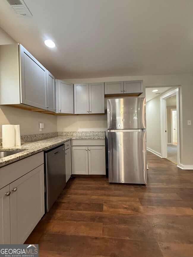 Building Photo - 221 Sheppard Pl