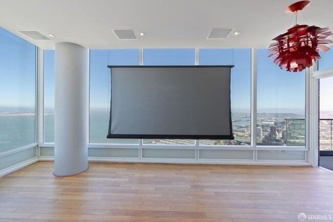 Building Photo - 425 1st St