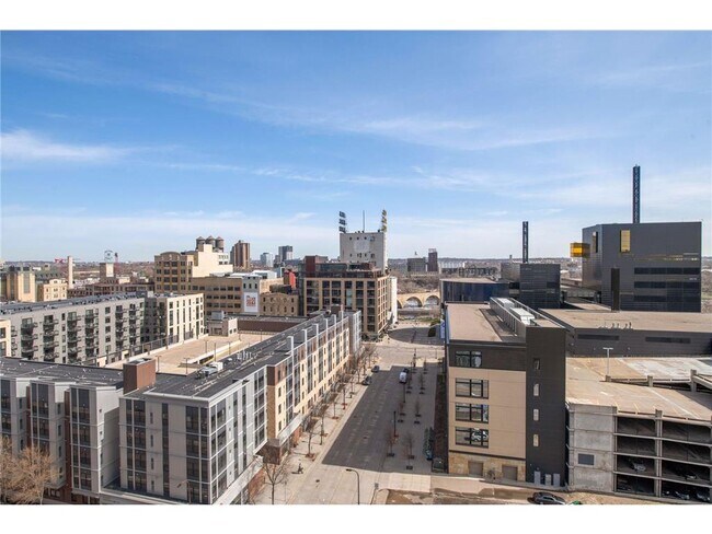 Building Photo - 811 Washington Ave S