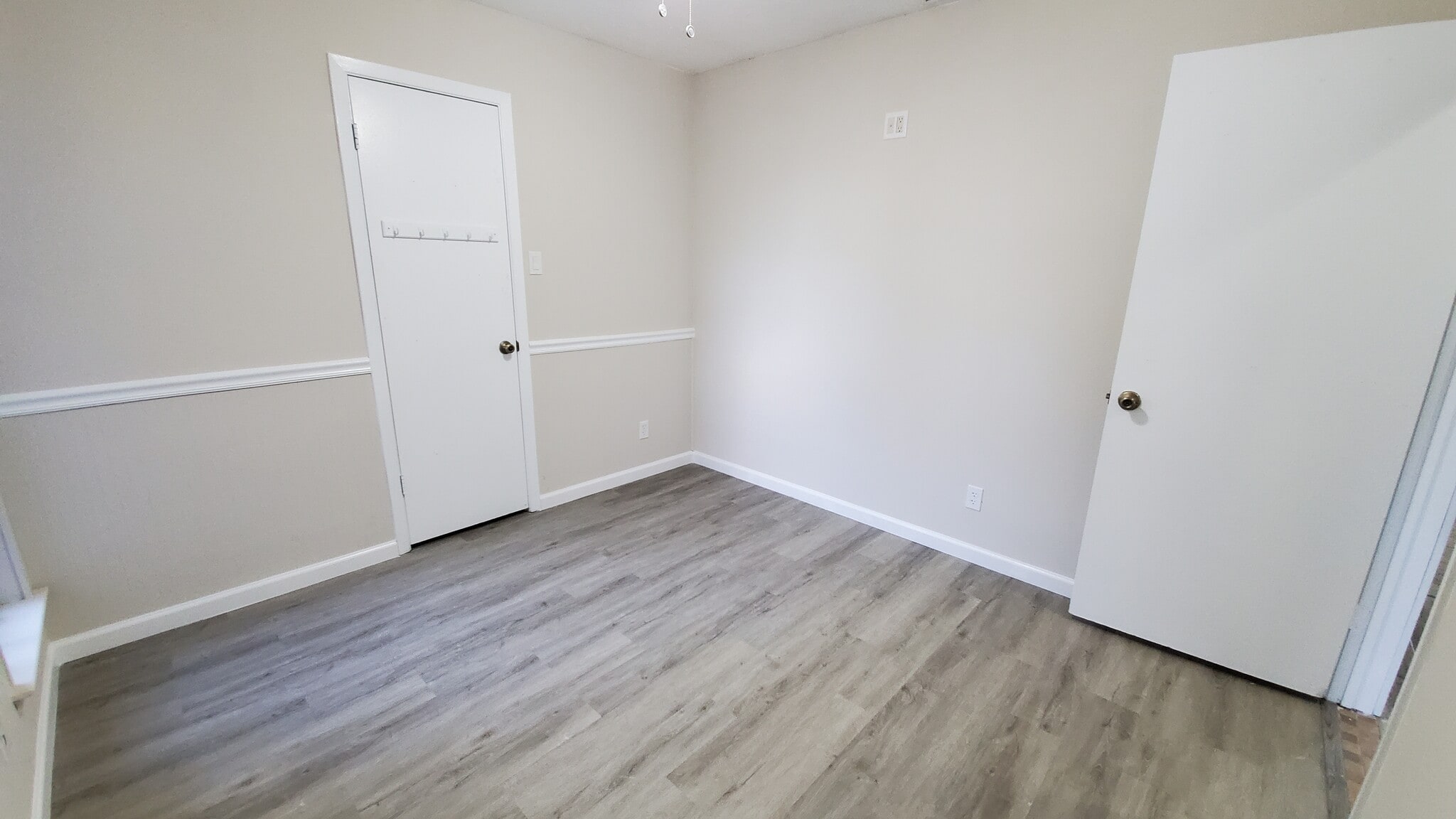 Building Photo - 2042 Magill St