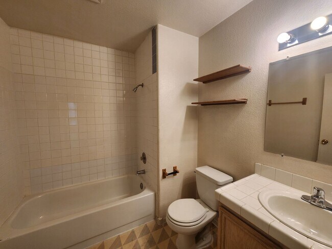 Building Photo - Great Location in Green Valley