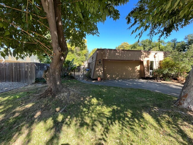 Building Photo - 5035-5037 Swingle Drive