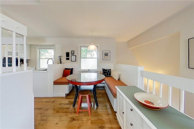 Building Photo - 364 Bellevue Ave