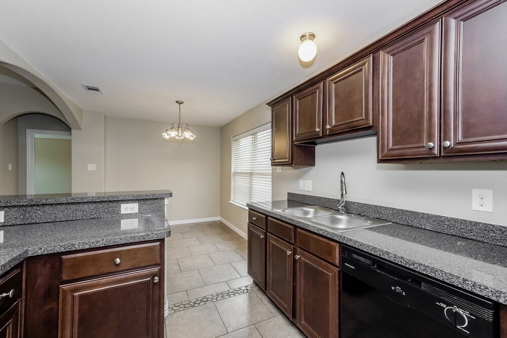 Building Photo - 7609 Rainbow Creek Dr