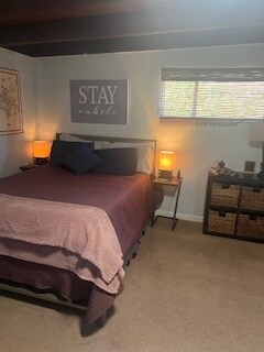 Queen bed complete with bedding - 7073 Mewall Dr