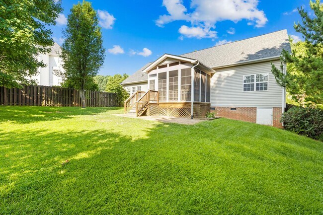 Building Photo - 8422 Bampton Dr