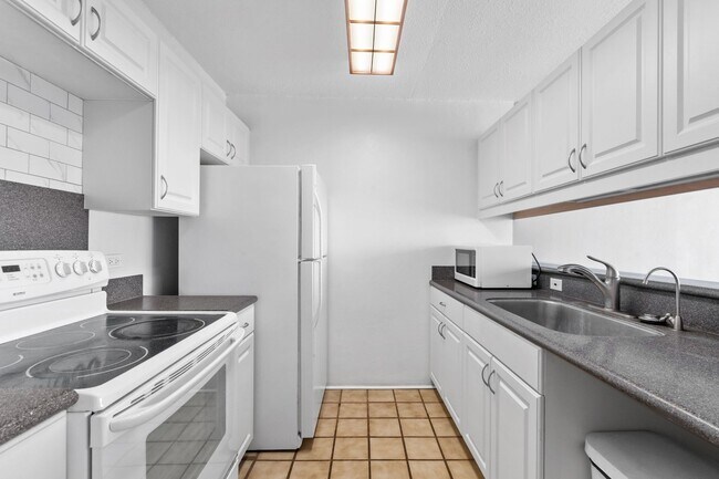 Building Photo - Beautiful 1 Bedroom Condo
