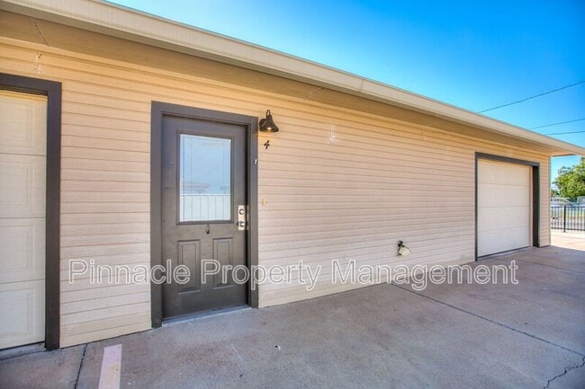 Building Photo - 350 W Ave L