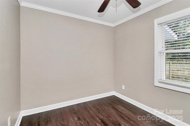 Building Photo - 2213 Kennesaw Dr