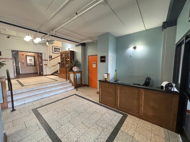 Building Photo - Desirable Union Square Corner Penthouse!