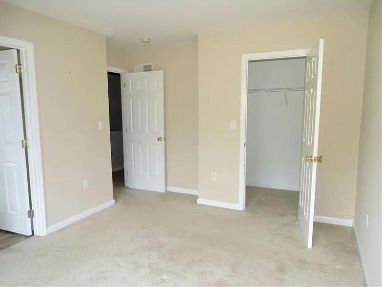 Building Photo - 6472 Lincoln Ct