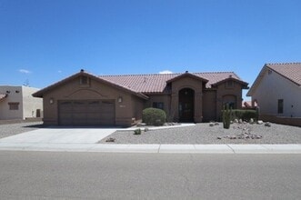Building Photo - 4 BED POOL HOME!