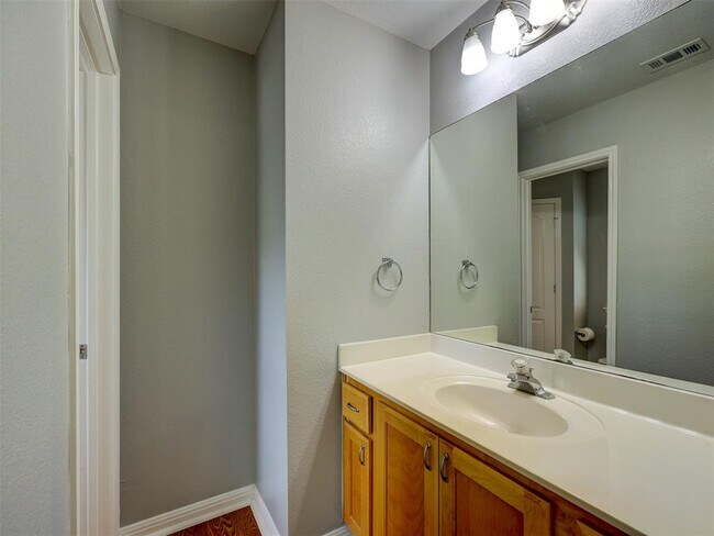 Building Photo - 1554 Homewood Cir