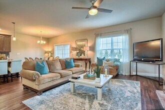 Building Photo - 3/BR luxury carriage home for rent