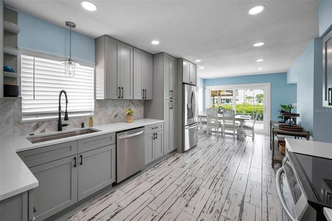 Building Photo - 17727 Long Point Dr