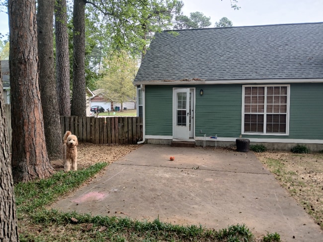 Building Photo - 729 Cherry Dr