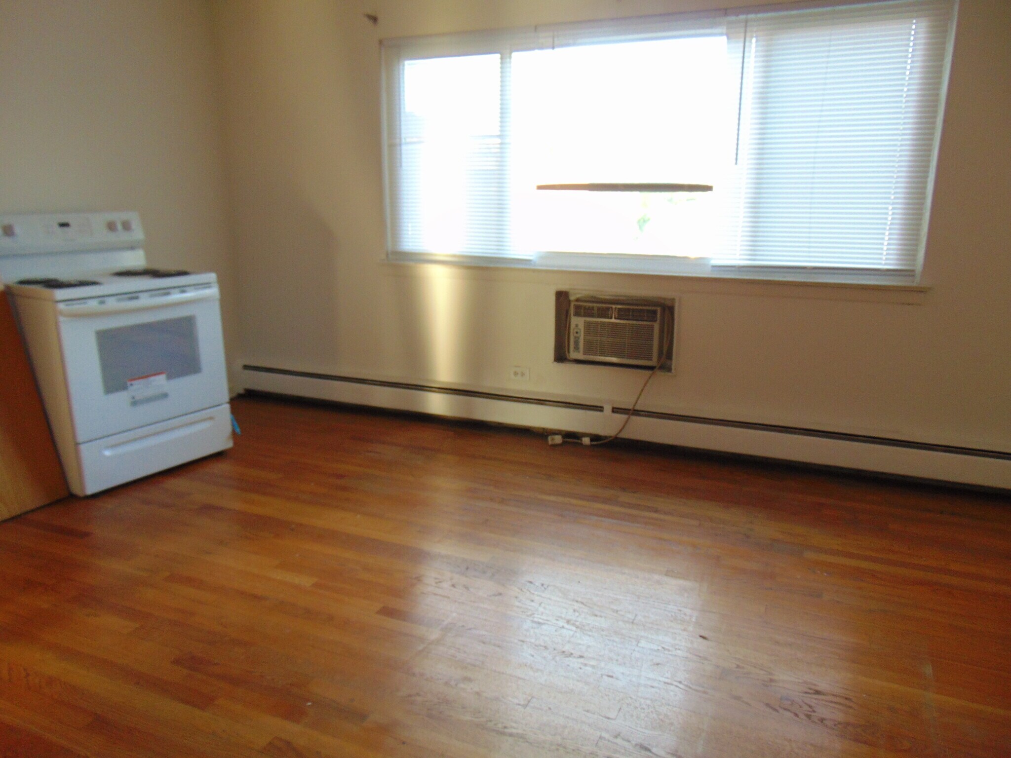 Building Photo - 1907 14th Ave