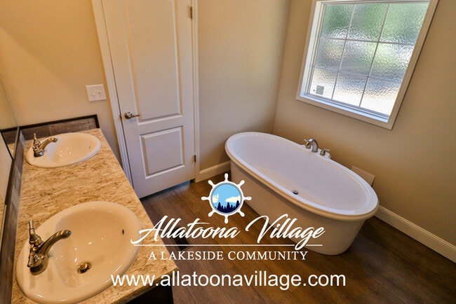 Building Photo - Open Floor Plan with Private Lake Access t...