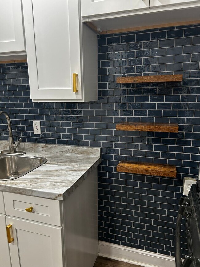 Building Photo - Newly Renovated 4 Bedroom Home in York City School District!