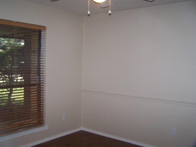 Building Photo - 827 Meandering Way