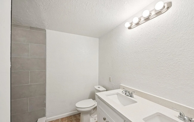 Building Photo - !!MOVE IN SPECIAL: 1 Month Free on a 13 months lease!! Beautiful 3 Beds 2 Baths Home with Spaciou...