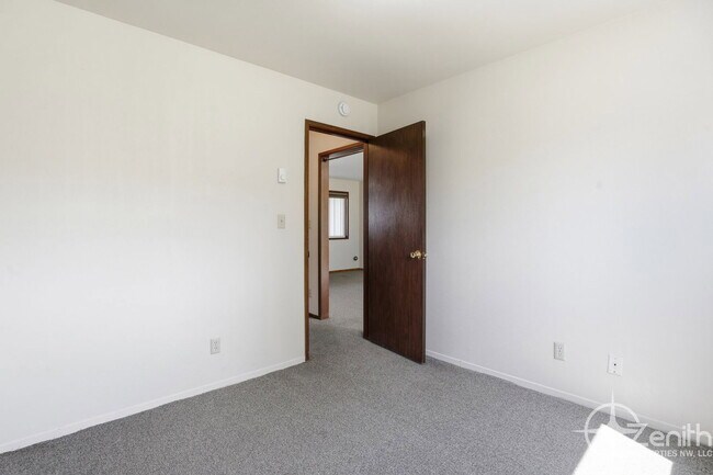 Building Photo - 166 Virginia St