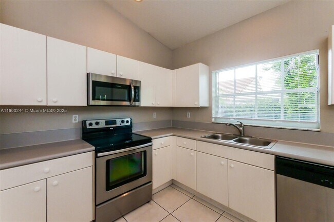 Building Photo - 11524 SW 152nd Ct