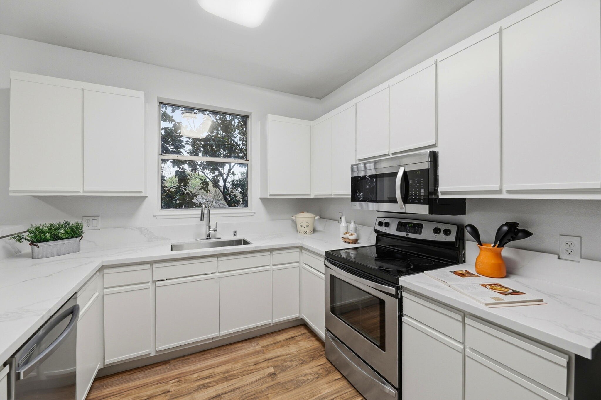 Building Photo - 951 S 12th St