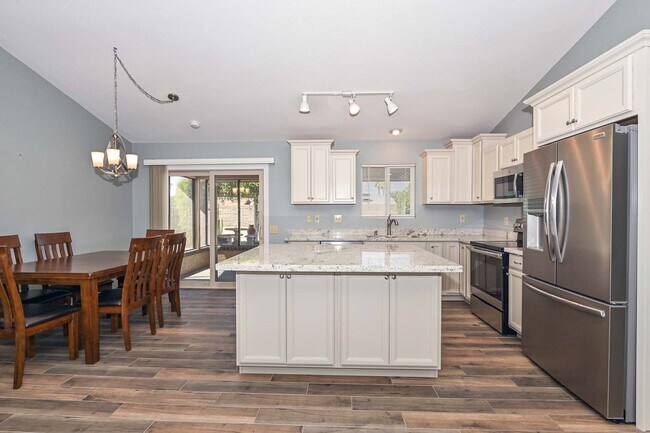 Building Photo - 14227 W Yosemite Dr