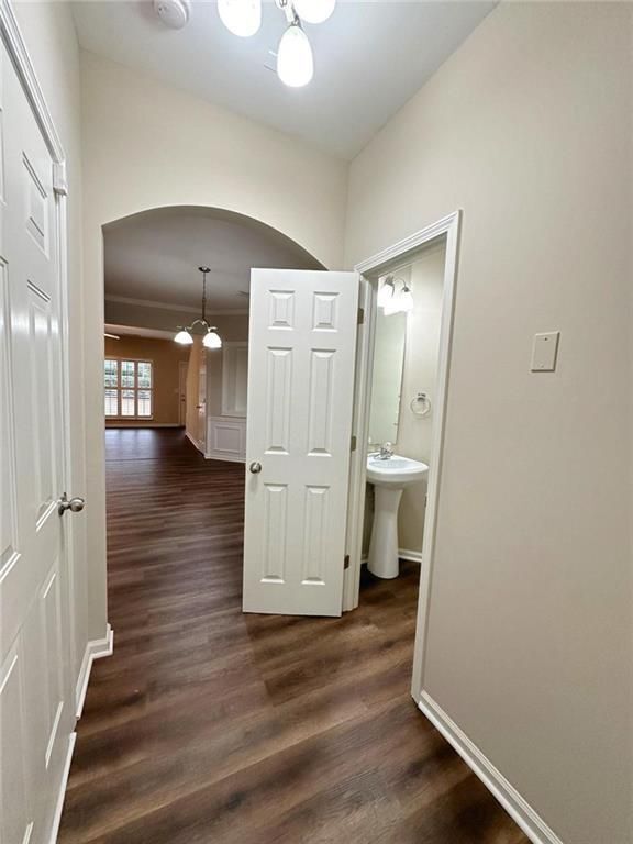 Building Photo - 2089 Lakeshore Overlook Dr