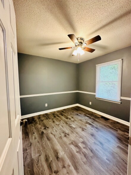 Building Photo - 712 Lancelot Dr