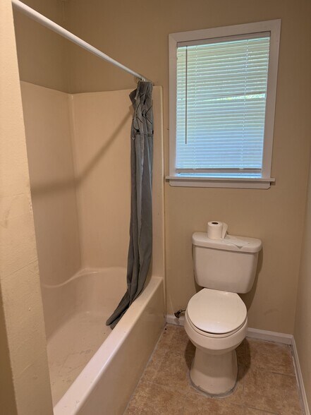 Building Photo - 103 Issac Dr