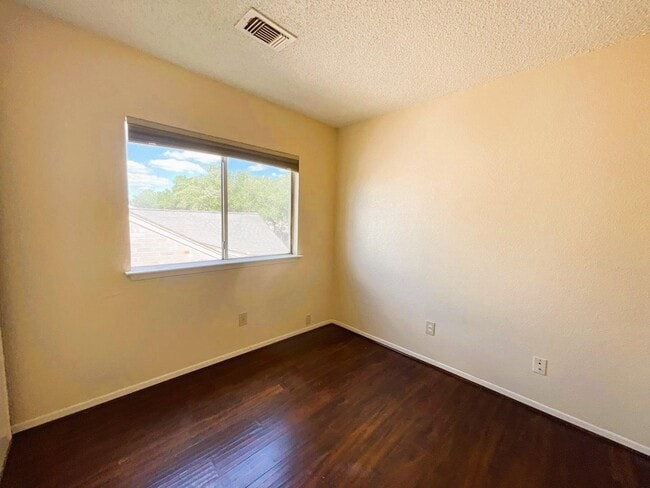 Building Photo - 2814 Great Lakes Ave