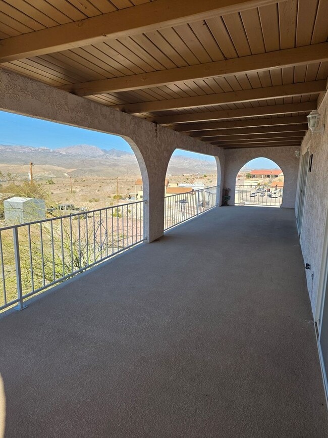 Building Photo - One of Kind 3 bed/2.5 bath home with 3 car attached garage located in BHC.