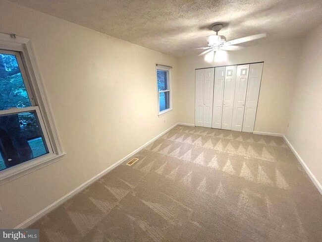 Building Photo - 15723 Edgewood Dr