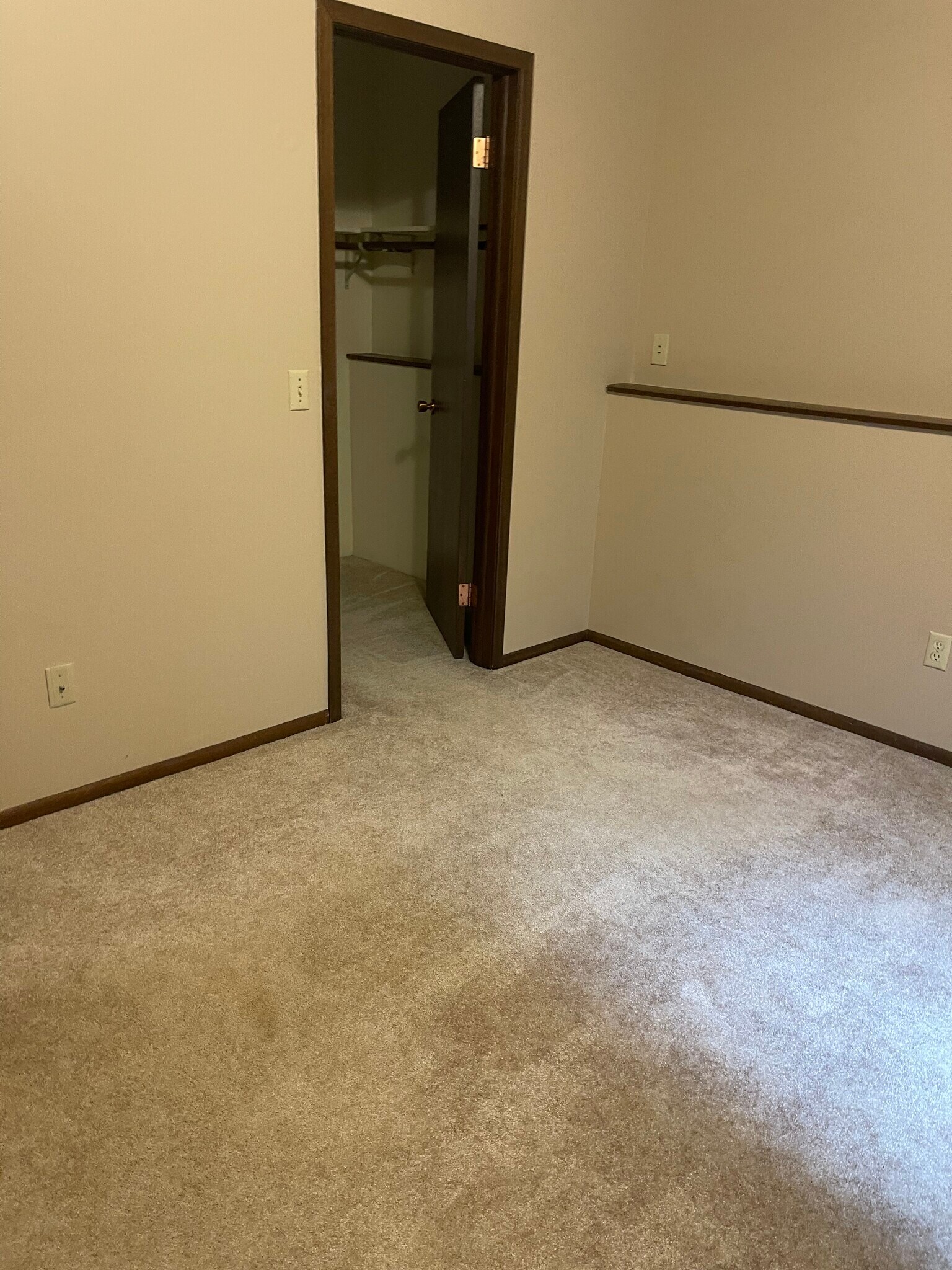 Building Photo - 1211 Greenhill Dr