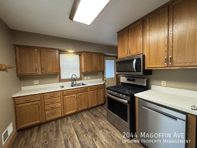 Building Photo - 2044 Magoffin Ave