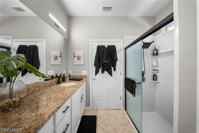 Building Photo - 7052 Live Oak Dr