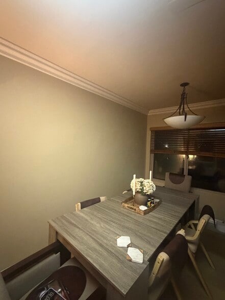 Dining area - 1450 Iris Ave