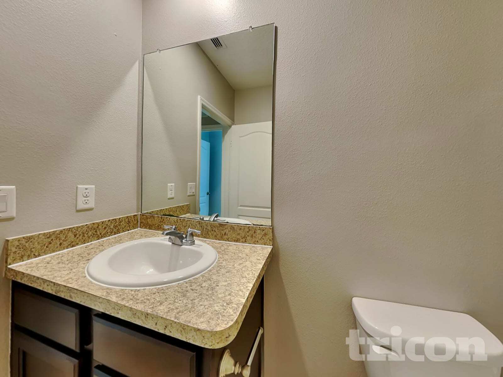 Building Photo - 935 Summer Glen Dr