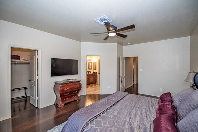 Building Photo - "Fully-Furnished 3-Bedroom, 2-Bathroom Home!"