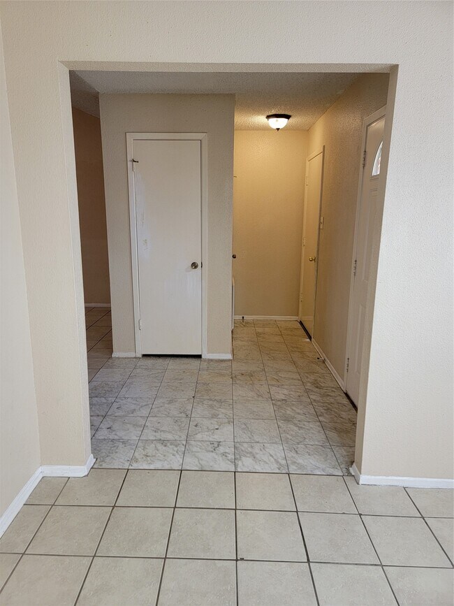 Building Photo - 6707 Loch Bruceray Dr