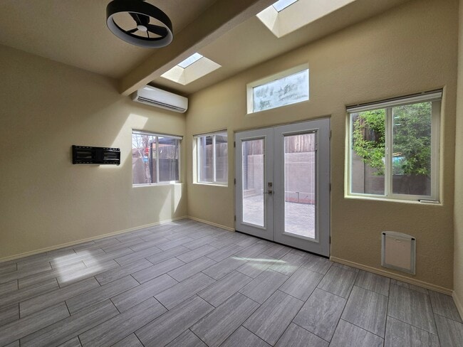 Building Photo - 7250 Via Verde