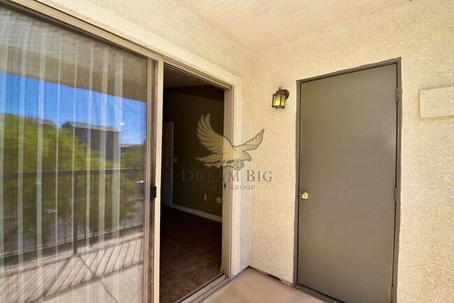 Building Photo - 8000 W Badura Ave